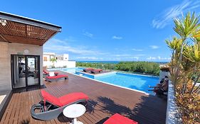 Grand Fifty Suites